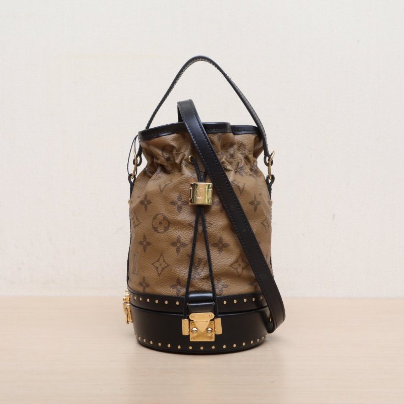 LOUIS VUITTON 老花PVC金扣2017Petitnoe秀款水桶肩背包-1
