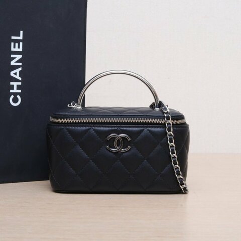 CHANEL 黑色羊皮鐳射標銀扣24C手提長盒子化妝包帶鏡子肩背包