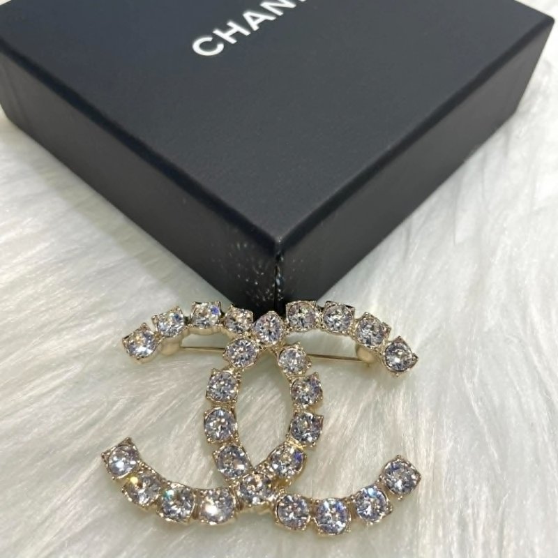 CHANEL 大水鑽雙C胸針-1