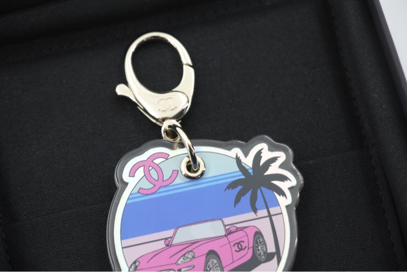 Chanel D24C 樹脂度假系列粉色跑車手袋掛飾-2