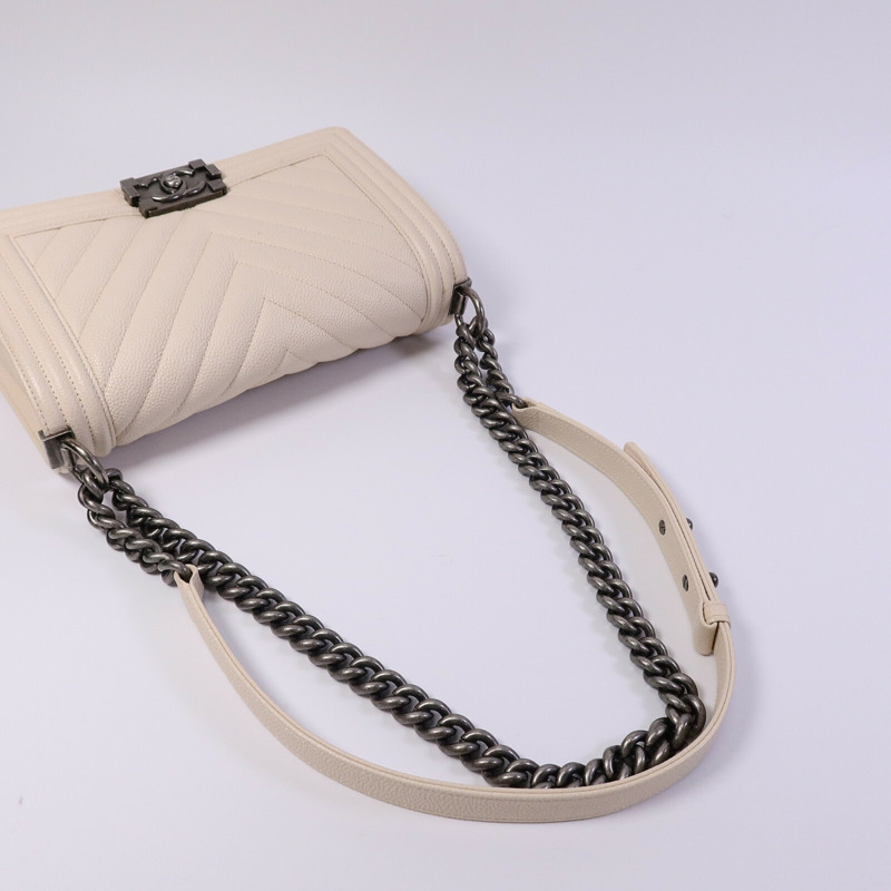 CHANEL 牛皮皮革Boy 25鏈帶肩背袋-8