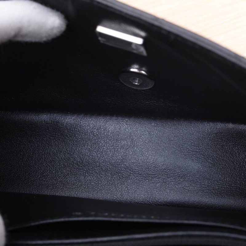 CHANEL CF口蓋包大Mini20黑色羊皮晶片銀扣肩背包-3