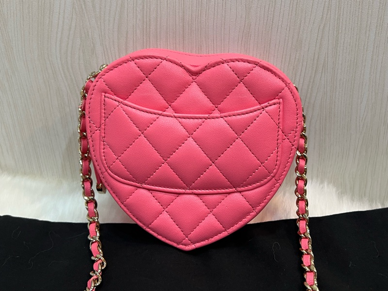 Chanel 粉色愛心包小號（全新收藏品）-1