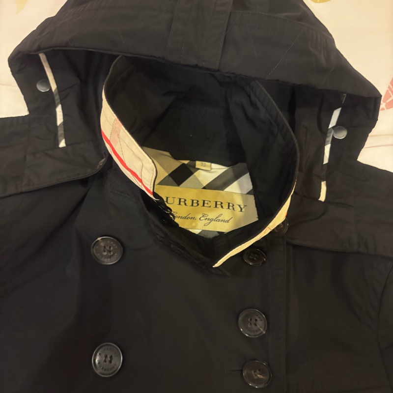 BURBERRY 女性風衣外套 附帽子。-2