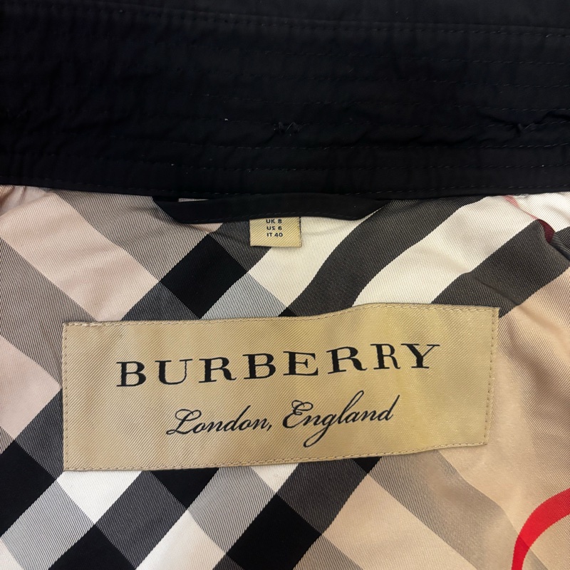 BURBERRY 女性風衣外套 附帽子。-4