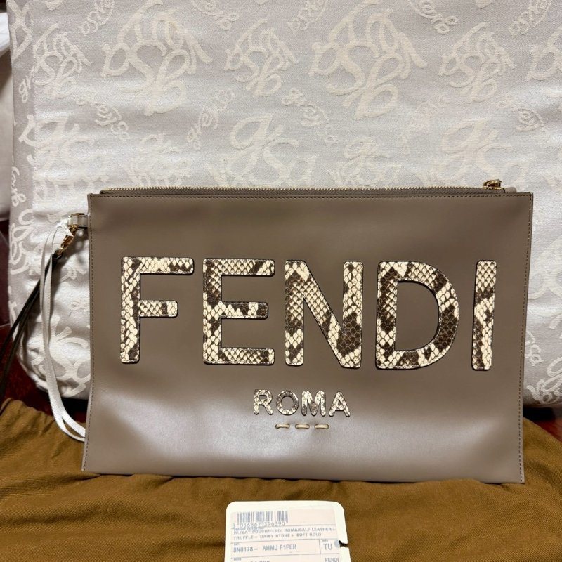 FENDI ROMA字母LOGO大型款式扁形FF手拿包-1