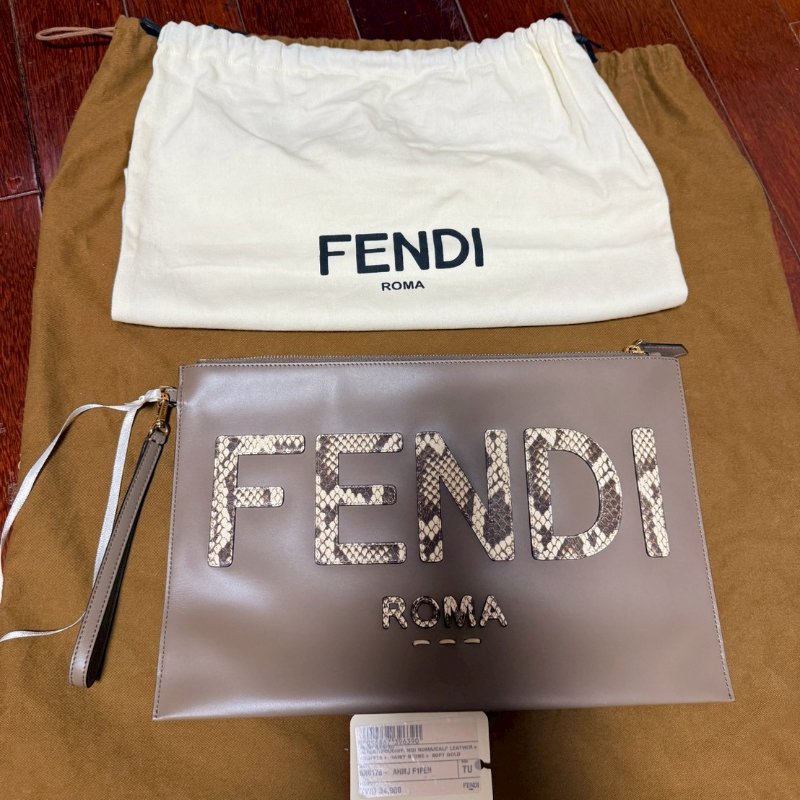 FENDI ROMA字母LOGO大型款式扁形FF手拿包-2