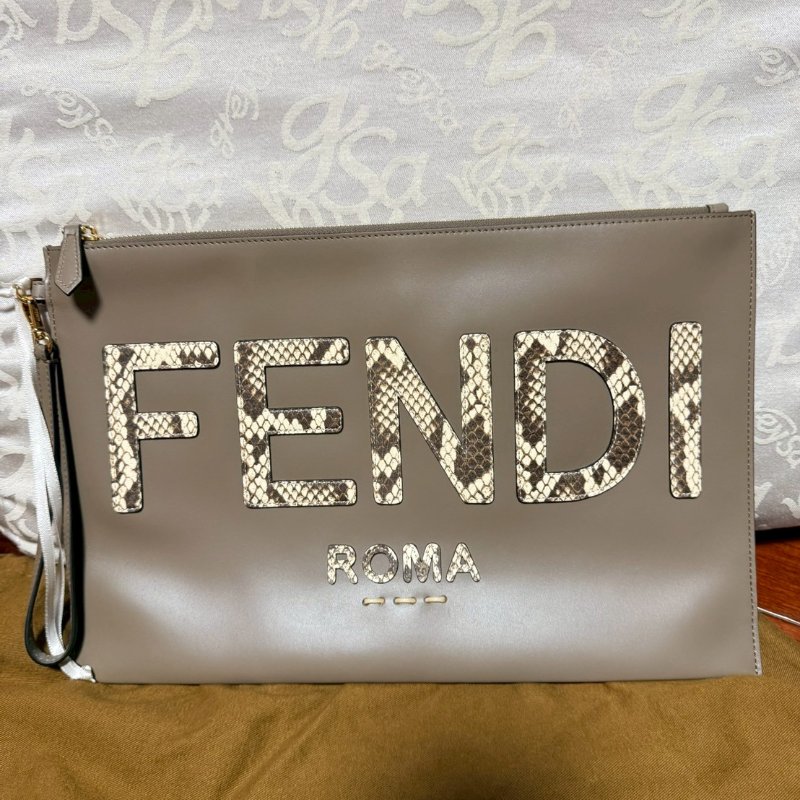 FENDI ROMA字母LOGO大型款式扁形FF手拿包-4
