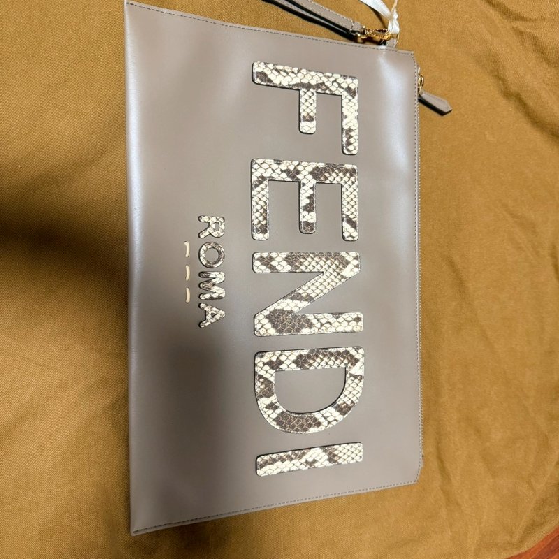 FENDI ROMA字母LOGO大型款式扁形FF手拿包-5