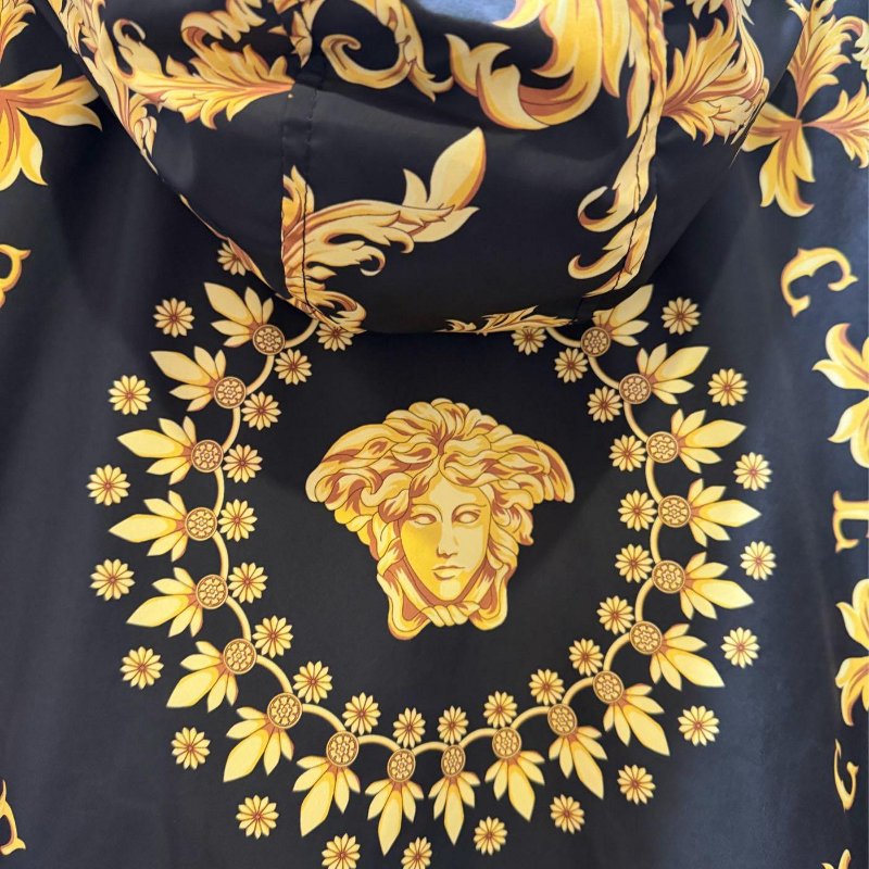 💎Han's house精品服飾💎 VERSACE 凡賽斯 頂級黑牌 風衣 連帽 外套-3