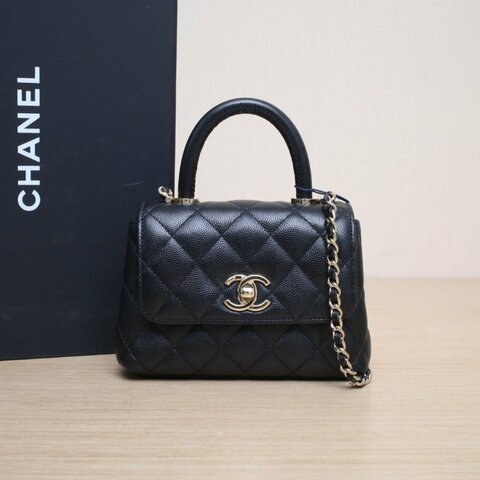 CHANEL CocoHandle黑色荔枝牛皮鐳射標淺金扣肩背包
