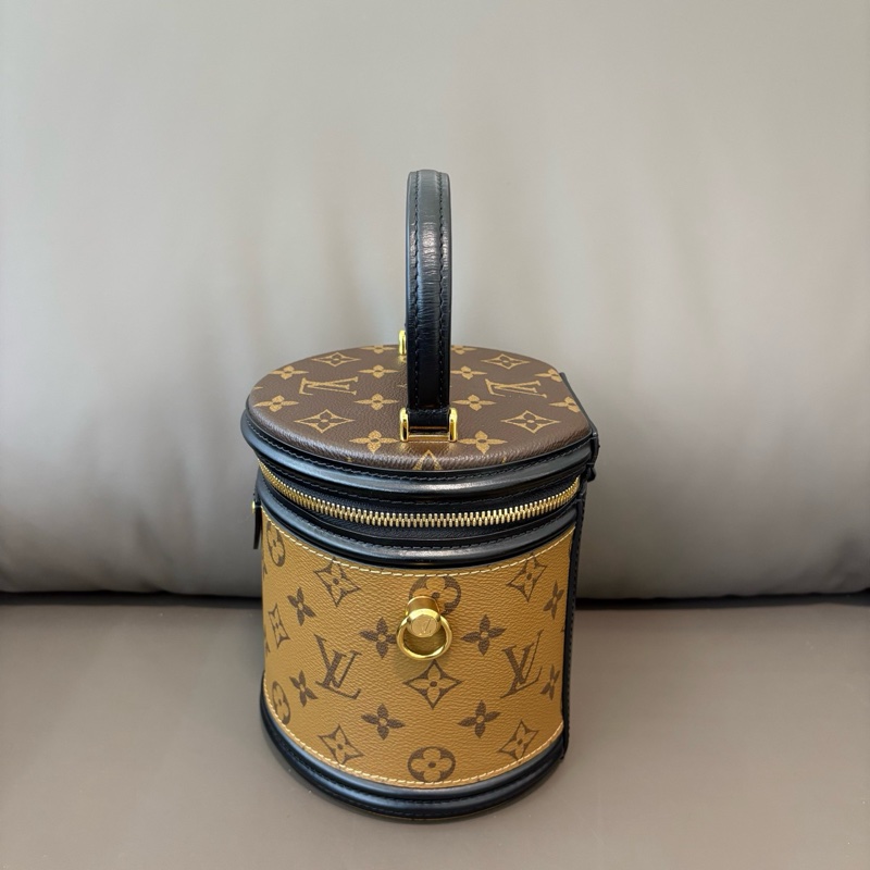 LV/路易威登 焦糖老花发财桶圆筒包 附件：肩带锁具-3