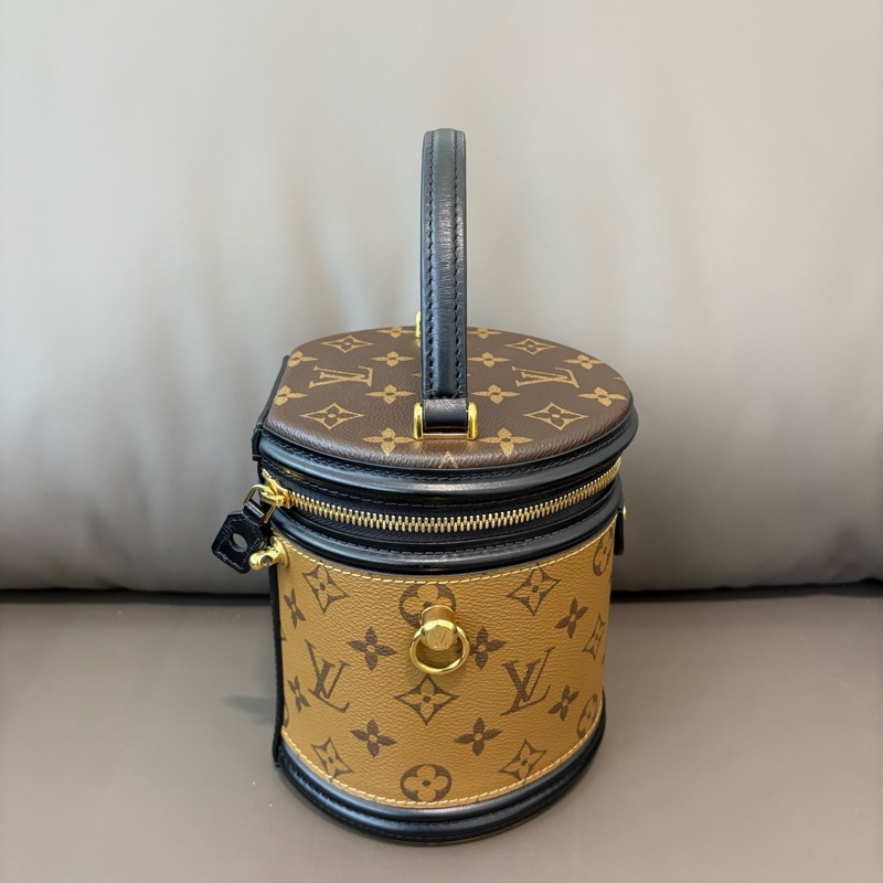 LV/路易威登 焦糖老花发财桶圆筒包 附件：肩带锁具-4