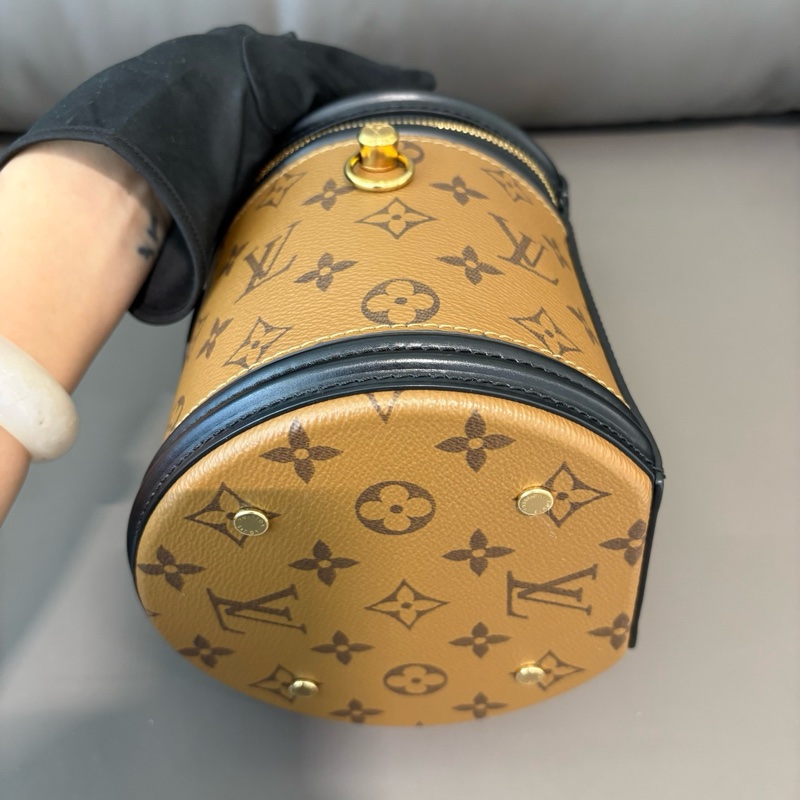 LV/路易威登 焦糖老花发财桶圆筒包 附件：肩带锁具-7