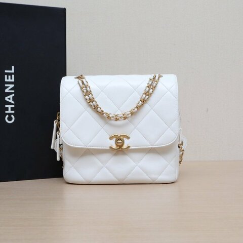 CHANEL 22P口蓋雙肩包白色羊皮晶片金扣雙皮穿鏈肩背包