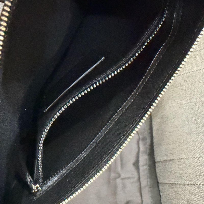 💎Han's house精品服飾💎VERSACE 凡賽斯 女神頭 頂級黑牌 手拿包 現貨 原價 30500-2