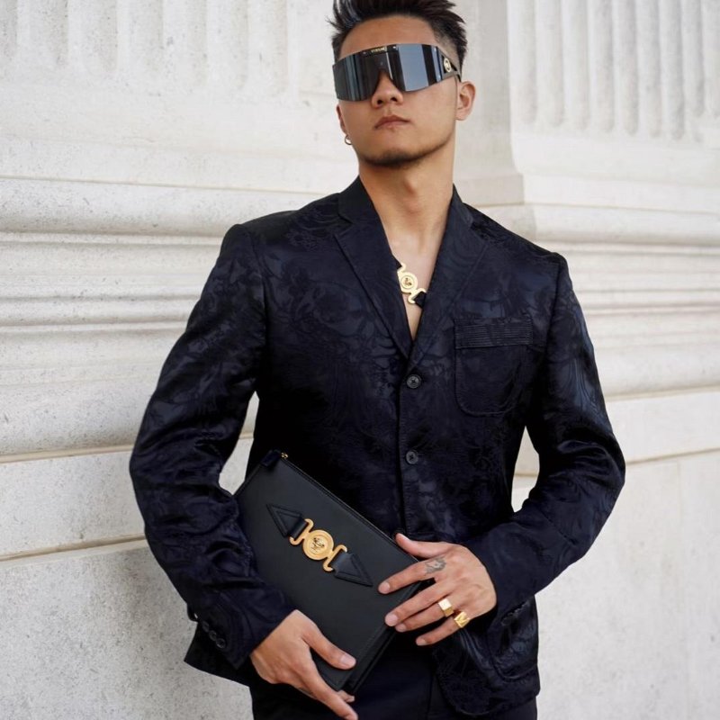 💎Han's house精品服飾💎VERSACE 凡賽斯 女神頭 頂級黑牌 手拿包 現貨 原價 30500-6