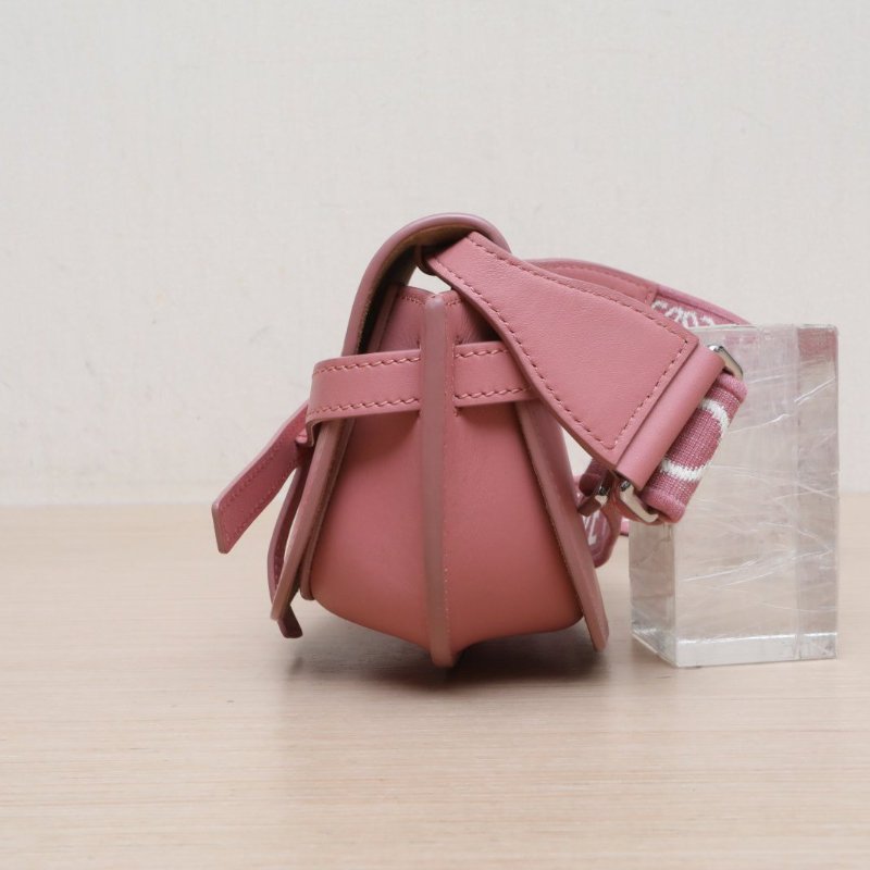 LOEWE Gate馬鞍斜跨包MINIDual寬肩帶粉色牛皮肩背包-4