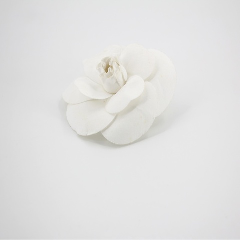 Chanel Vintage 81-85 絲綢白色山茶花胸針
