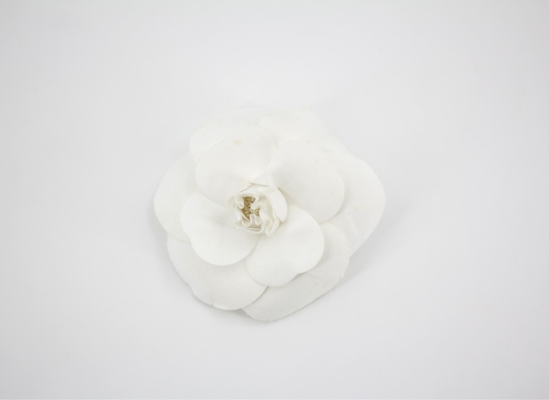 Chanel Vintage 81-85 絲綢白色山茶花胸針-1