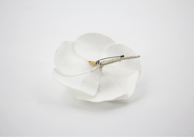 Chanel Vintage 81-85 絲綢白色山茶花胸針-8