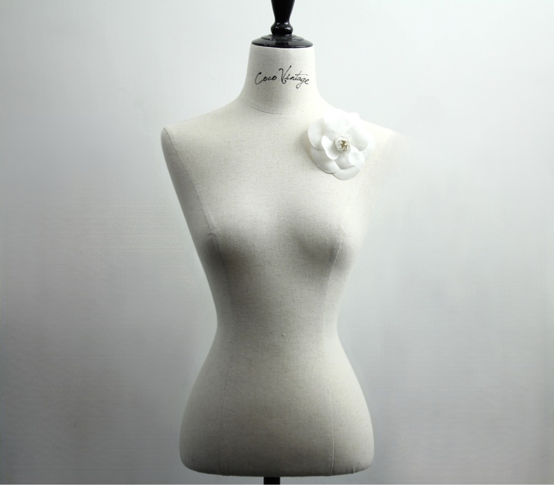 Chanel Vintage 81-85 絲綢白色山茶花胸針-12