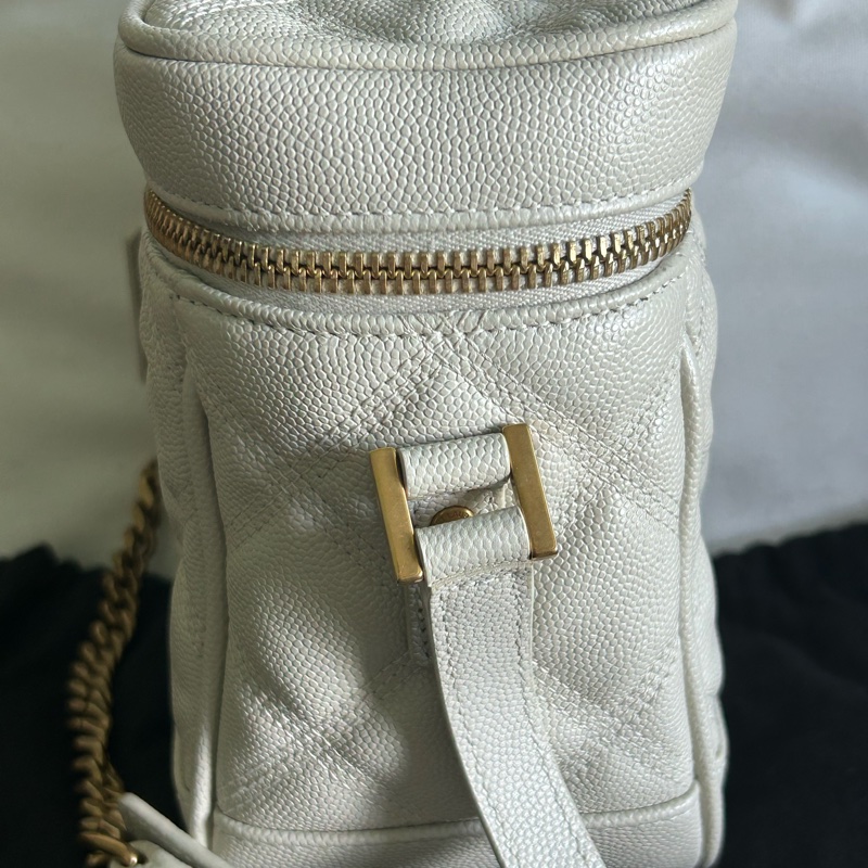 YSL 白色菱格化裝包 側背袋-11