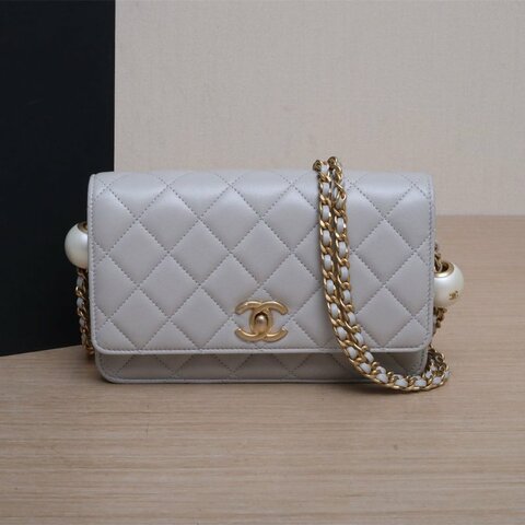 CHANEL 灰色羊皮晶片開金扣24S雙珍珠湯圓調節WOC肩背包
