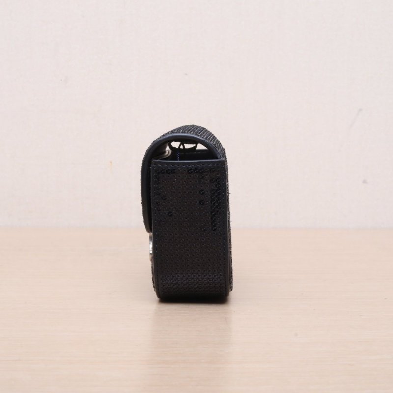 CELINE Triomphe凱旋門金屬鎖扣Mini牛皮/珠片銀扣肩背包-4