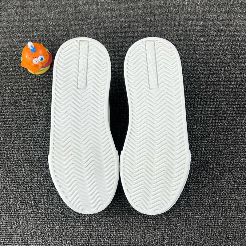Prada普拉達白色板鞋 尺碼：35  🧡-6