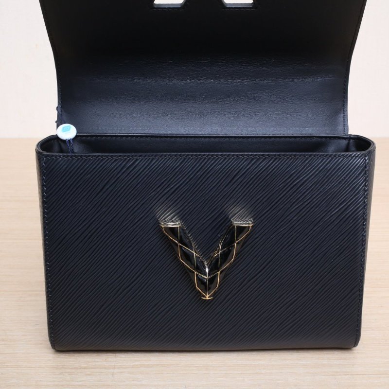 LOUIS VUITTON TWIST中號23黑色EPI水波紋牛皮金扣晶片肩背包-2