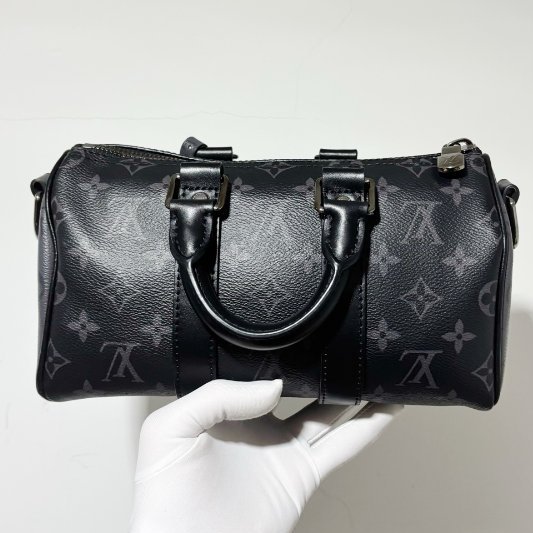 近新品 路易威登/Louis Vuitton Keepall25芯片款 黑武士老花手提斜背包-6