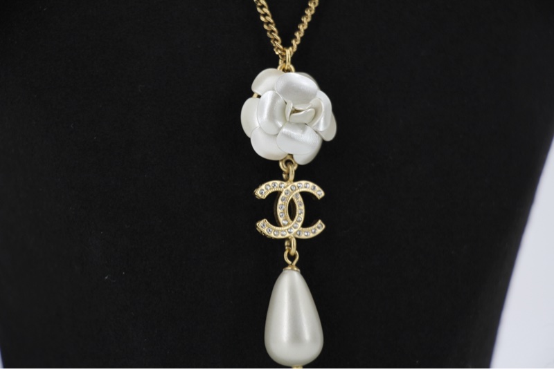 Chanel A20A仿珍珠山茶花吊墜淡金頸鏈-3
