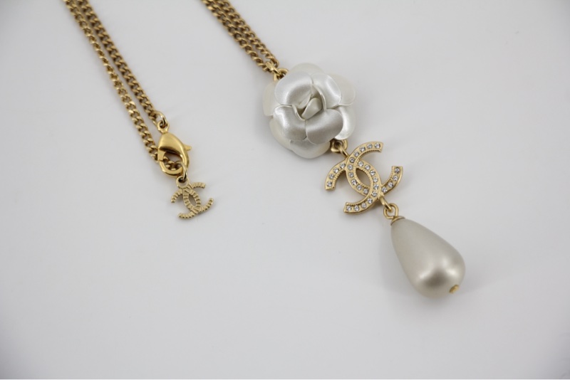 Chanel A20A仿珍珠山茶花吊墜淡金頸鏈-9
