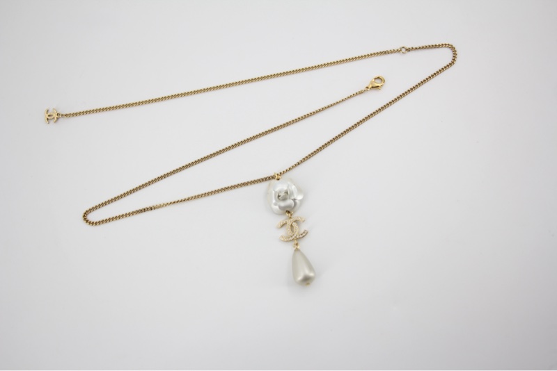 Chanel A20A仿珍珠山茶花吊墜淡金頸鏈-12