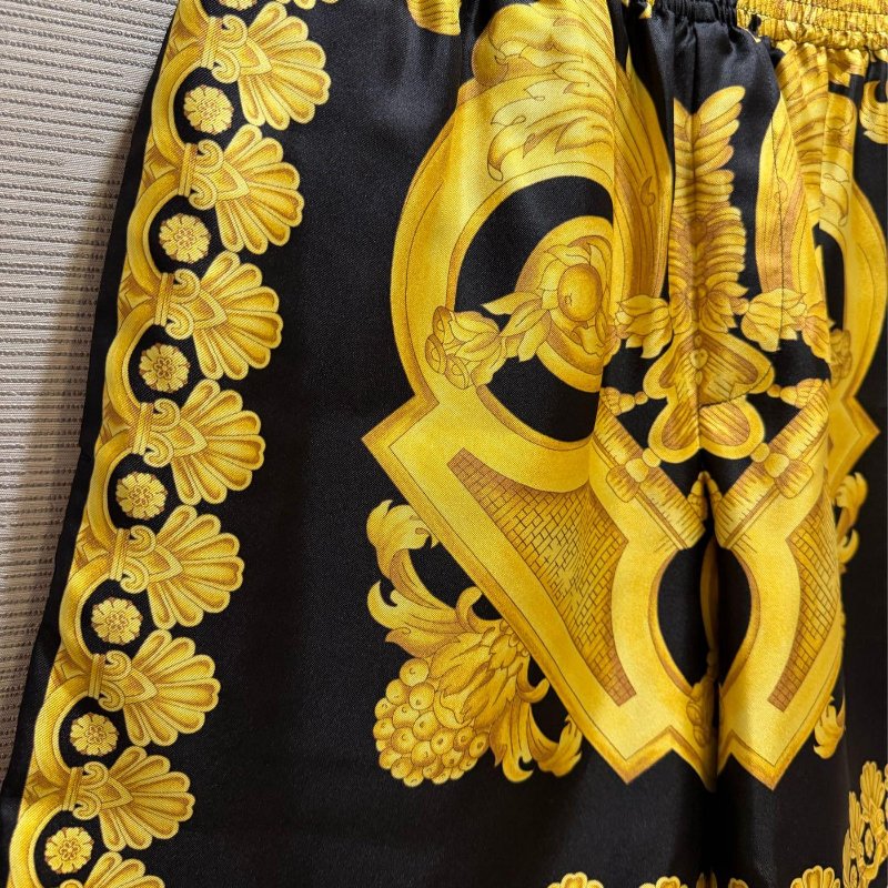 💎Han's house精品服飾💎VERSACE 凡賽斯 頂級黑牌 女神頭 巴洛克 奢華真絲 短褲-7