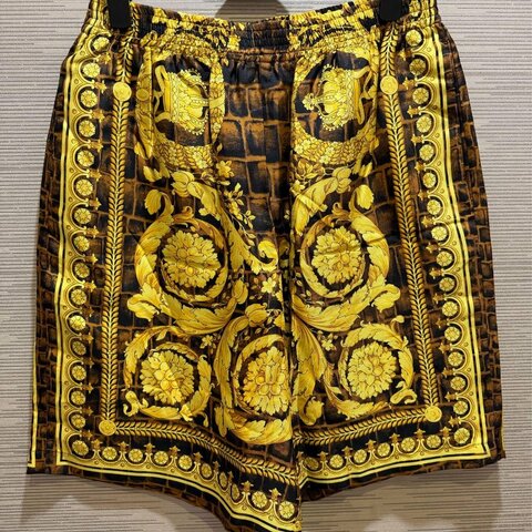 💎Han's house精品服飾💎VERSACE 凡賽斯 頂級黑牌 女神頭 巴洛克 奢華真絲 短褲 原價40500