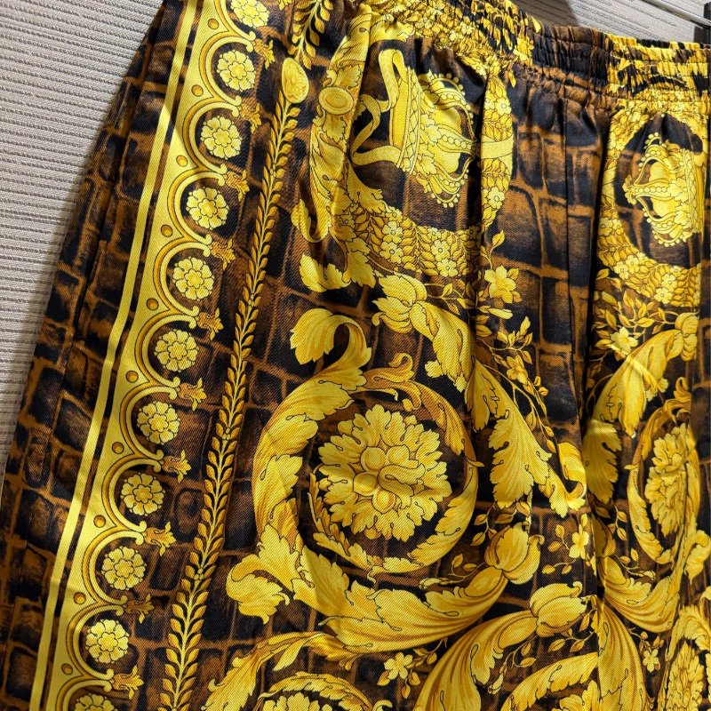 💎Han's house精品服飾💎VERSACE 凡賽斯 頂級黑牌 女神頭 巴洛克 奢華真絲 短褲 原價40500-1
