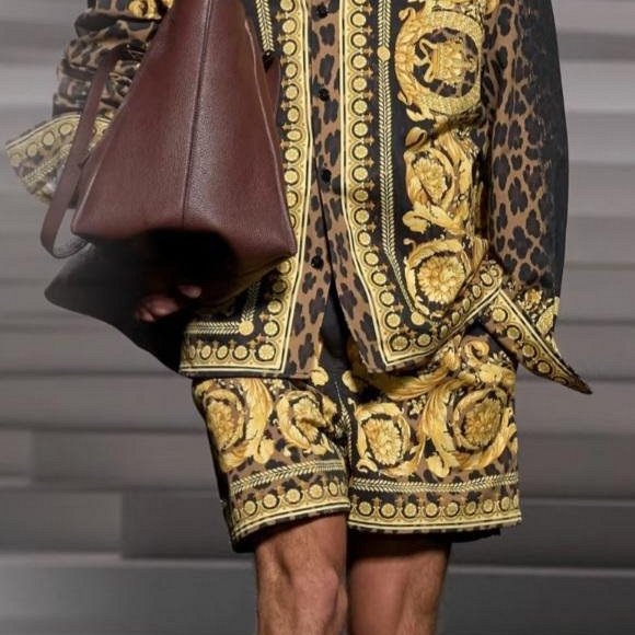 💎Han's house精品服飾💎VERSACE 凡賽斯 頂級黑牌 女神頭 巴洛克 奢華真絲 短褲 原價40500-3
