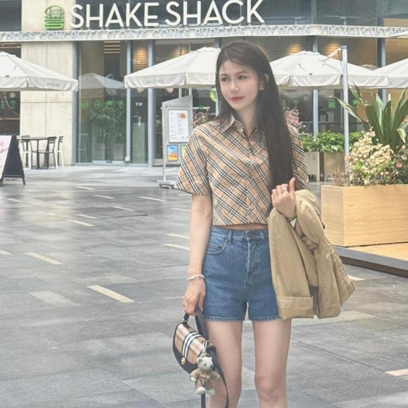 💎Han's house精品服飾💎Burberry 格紋 短版 襯衫  原價23300-2