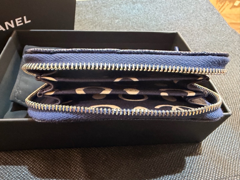 Chanel 深藍荔枝皮雙C鑲logo ㄇ拉零錢卡包-13