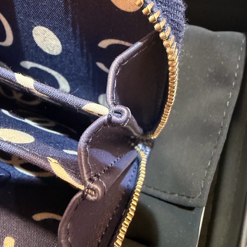 Chanel 深藍荔枝皮雙C鑲logo ㄇ拉零錢卡包-17