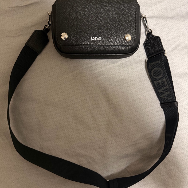 LOEWE PEBBLE MESSENGER BAG 小郵差包-0