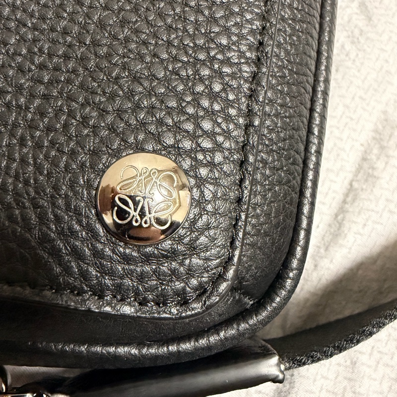 LOEWE PEBBLE MESSENGER BAG 小郵差包-2