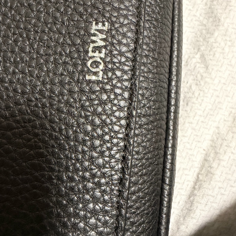 LOEWE PEBBLE MESSENGER BAG 小郵差包-4