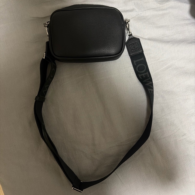 LOEWE PEBBLE MESSENGER BAG 小郵差包-6