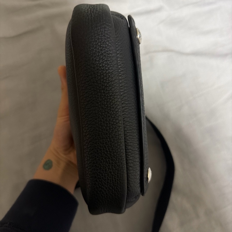 LOEWE PEBBLE MESSENGER BAG 小郵差包-7