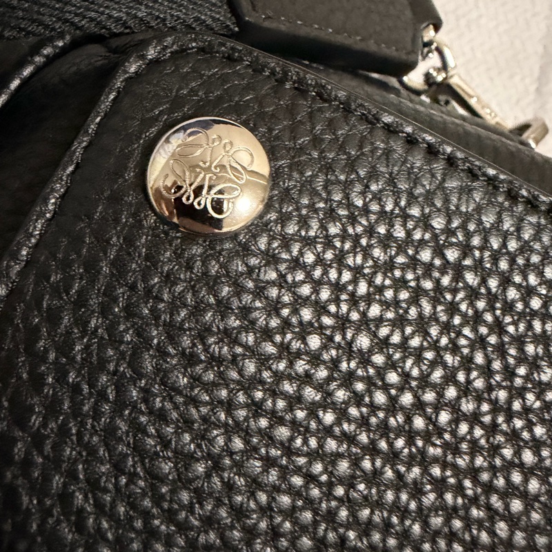 LOEWE PEBBLE MESSENGER BAG 小郵差包-12