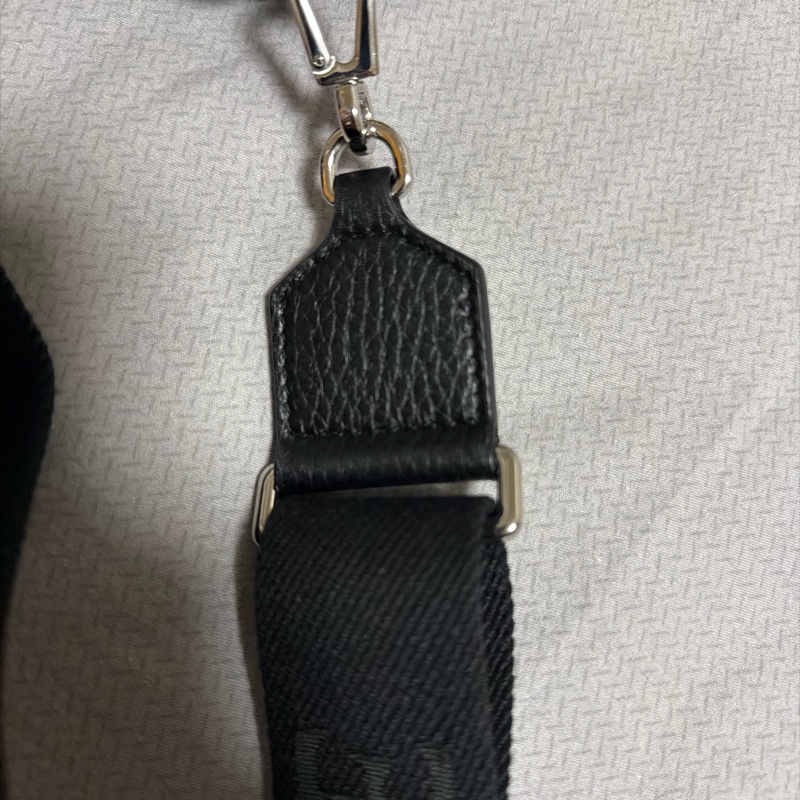LOEWE PEBBLE MESSENGER BAG 小郵差包-19