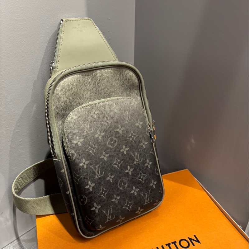 近全新🌟Louis Vuitton LV Avenue Slingbag 單肩包｜Classic Trend CT精品｜台北東區實體-0